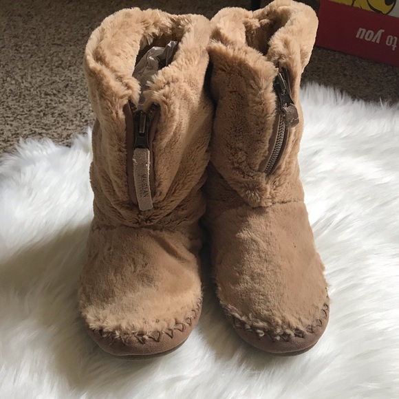 Magellan Outdoors Moccasin Boots 